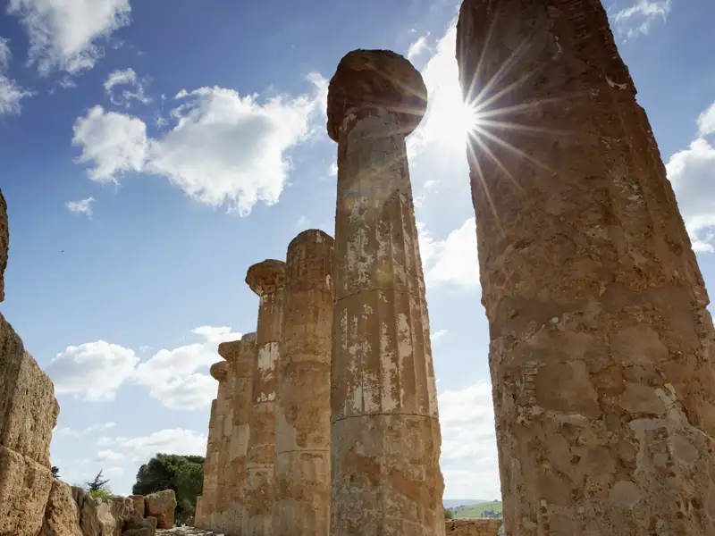 Im beeindruckenden Tempeltal von Agrigent (UNESCO-Welterbe) gehen wir bei der Rundreise noch einmal auf Zeitreise.
