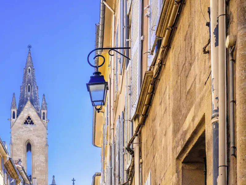 Aix-en-Provence ist der Inbegriff provenzalischer Lebenslust. Die Heimatstadt von Paul Cézanne und Emile Zola versprüht einen unvergleichlichen Charme, dem Sie während unserer Studienreise durch die Provence garantiert erliegen werden.