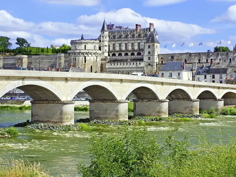 Auf unserer Studienreise besuchen wir an der Loire das mächtige Schloss von Amboise. Leonardo da Vinci verbrachte hier seine letzten Lebensjahre.