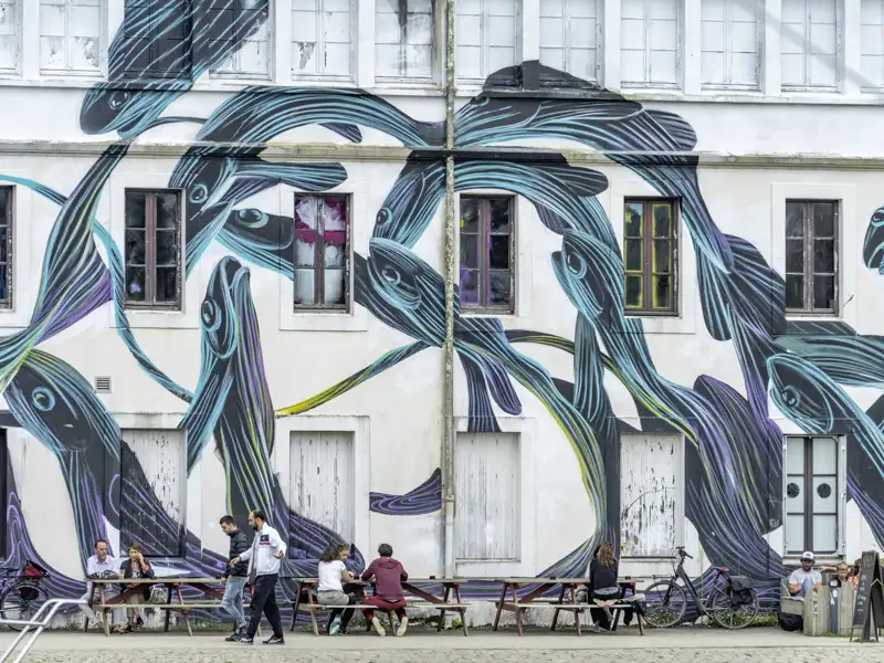 Selbst in der Street-Art in Brest ist das Meer allgegenwärtig, wie überall in der Bretagne, die wir auf unserer Rundreise erleben.