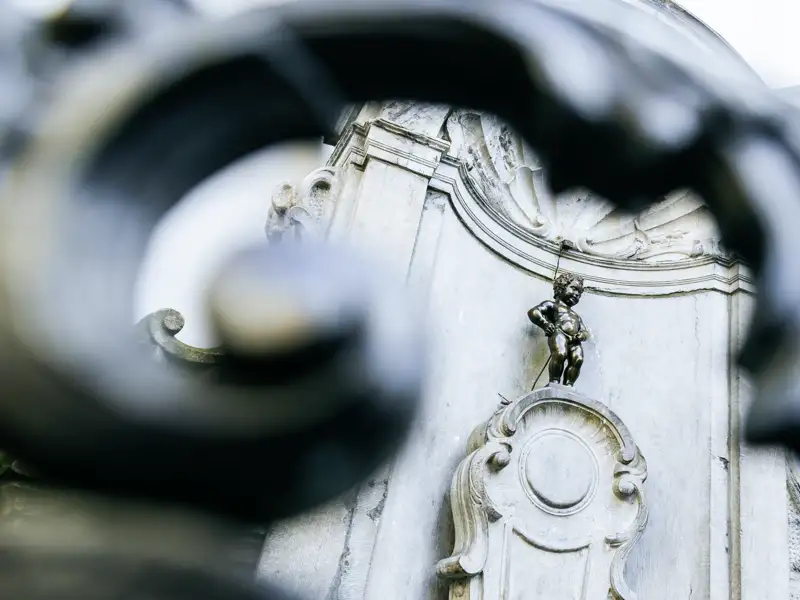 Eines der Wahrzeichen Brüssels, das wir auf unserem Rundgang durch die Altstadt natürlich auch besuchen, ist die Brunnenfigur Manneken Pis.