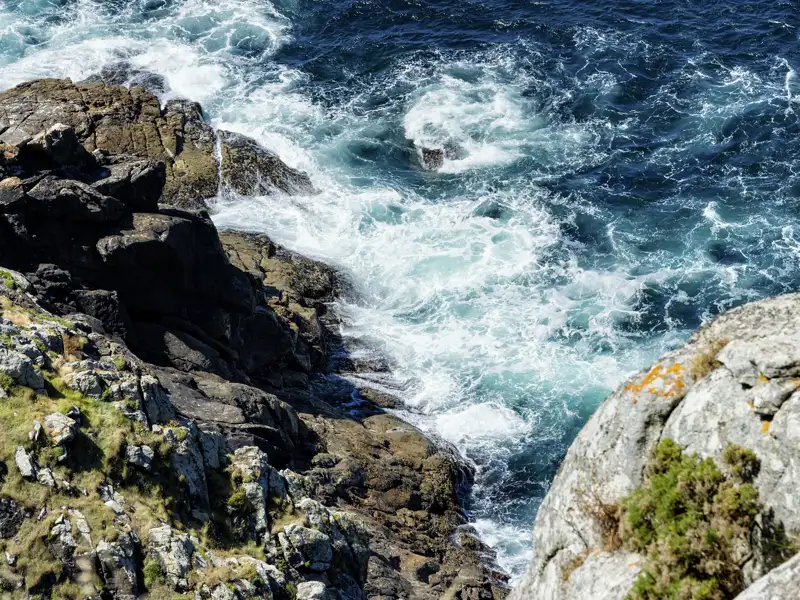 Auf unserer Studienreise durch Galicien erleben wir den ursprünglichen Nordwesten Spaniens mit seinen wilden Küsten wie hier am Kap Finisterre, dem Ende der Welt.