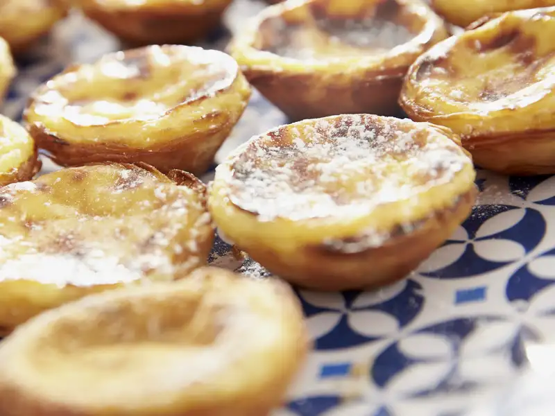 Auf unserer Rundreise durch Portugal dürfen Köstlichkeiten der portugiesischen Patisserien wie Pasteis de Nata auf keinen Fall fehlen!