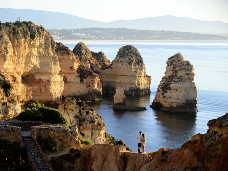 Auf unserer Wanderreise Portugal erkunden wir die beeindruckenden Felsenküste rund um Lagos.