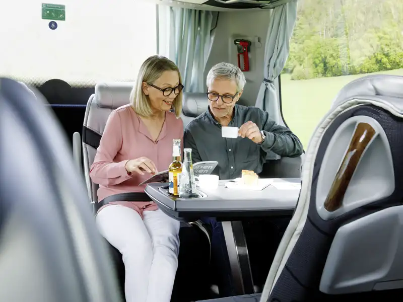 Das macht diese Rundreise durch Großbritannien besonders: Unser Komfortbus bietet alle Annehmlichkeiten.