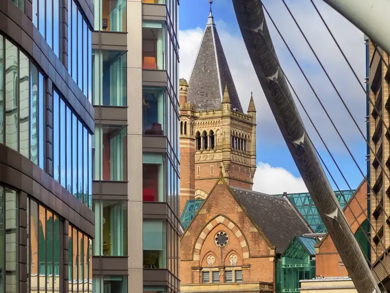 Auf unserer Rundreise durch Nordengland nehmen wir uns Zeit für Manchester, wo alte und ganz moderne Architektur fließend ineinander übergehen.