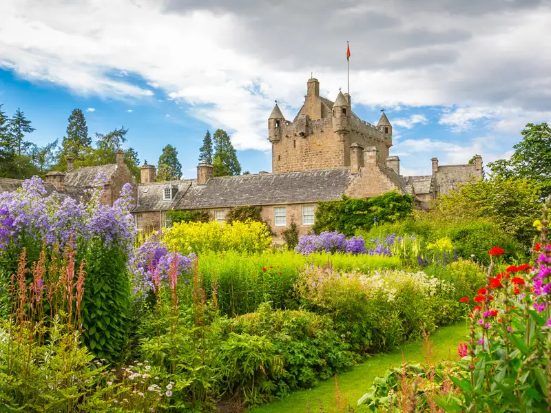 Bezaubernde Natur und reiche Geschichte liegen eng beieinander auf unserer Rundreise durch Schottland.