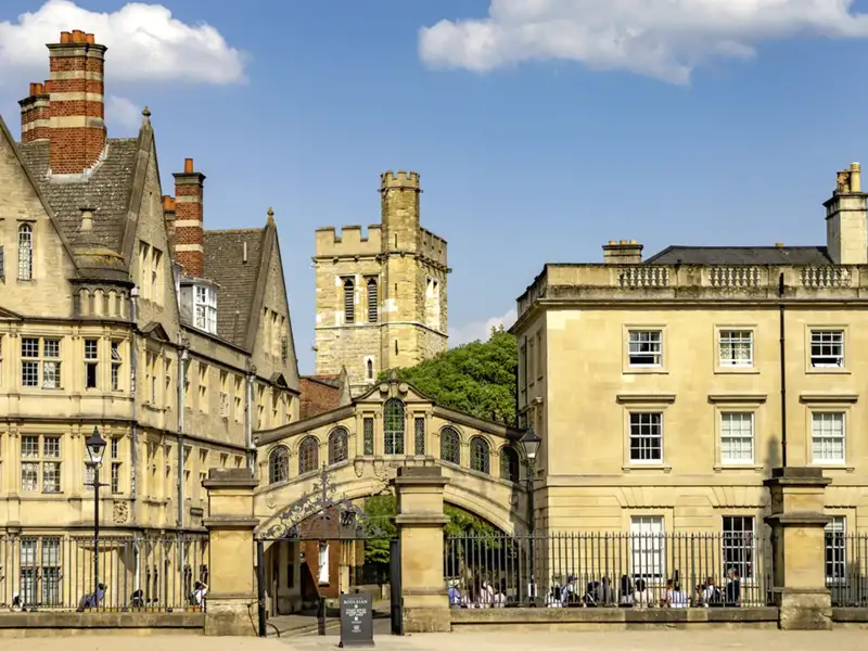 Auf unserer Rundreise durch Südengland wandeln wir duch Oxford und entdecken seine Colleges!