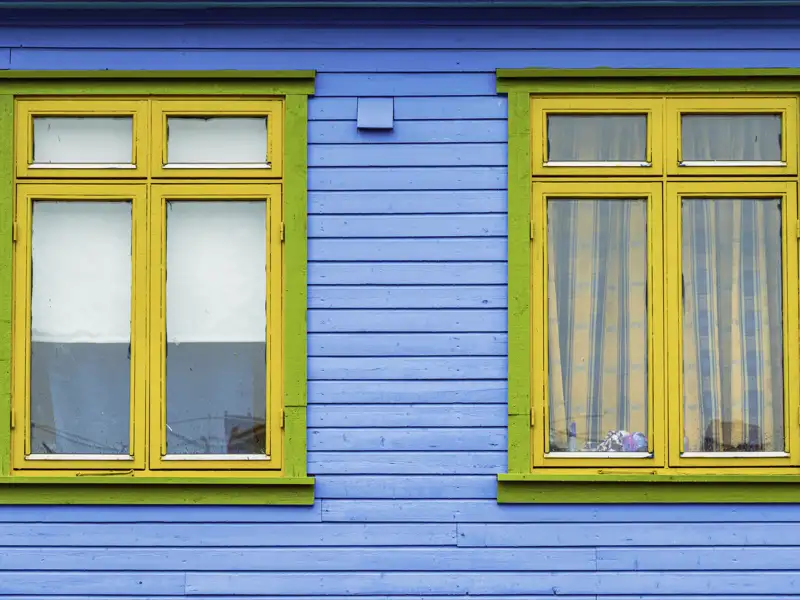 Bunte Häuser säumen die Wege auf den Lofoten und den Vesteralen. Auf unserer Studiosus-Reise sehen Sie unzählige davon.