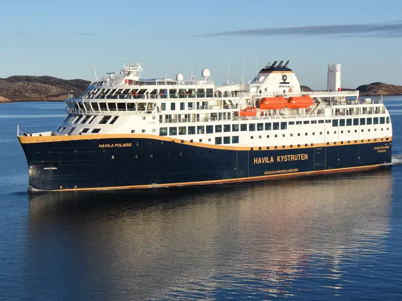 Umweltfreundlich sind wir bei dieser Kreuzfahrt-Studienreise mit einem Schiff der Reederei Havila Kystruten auf der Strecke von Kirkenes nach Bergen unterwegs.