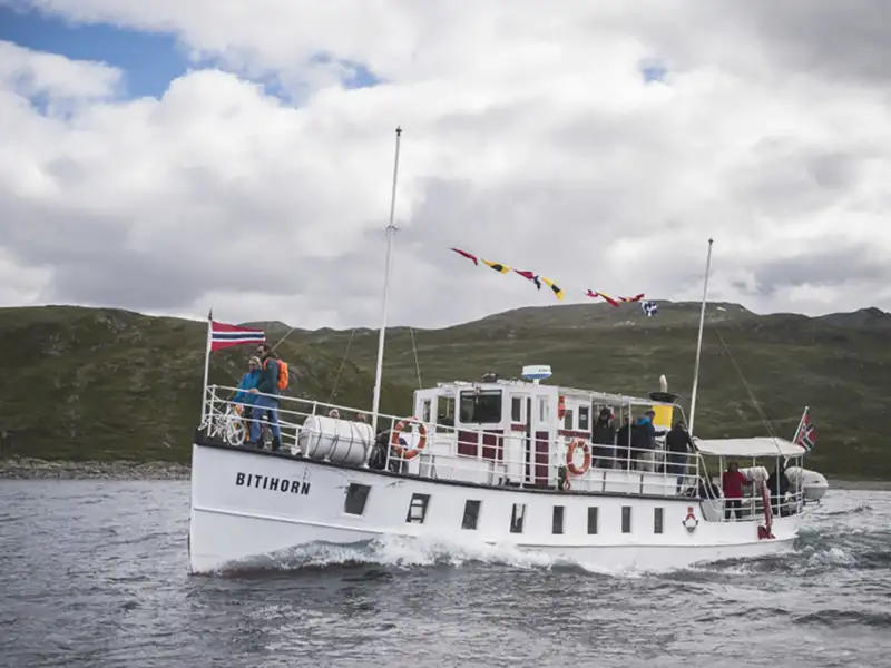 Auf dieser Wanderreise kreuzen wir an Bord der historischem MS Bitihorn über den Bygdinsee