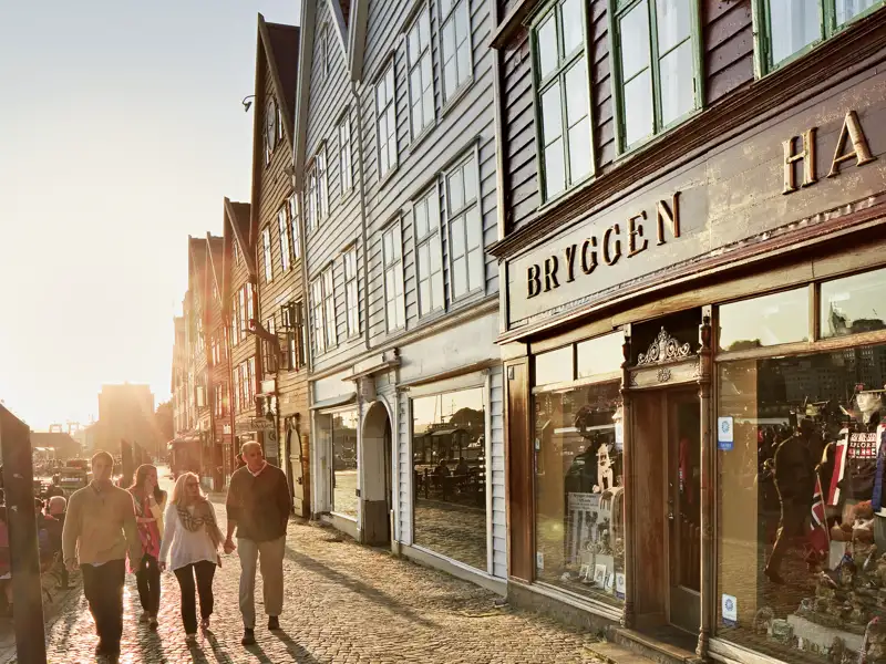 Das Tor zu den Fjorden – die alte Hansestadt Bergen. Hier verbringen wir bei unserer Studiosus- Rundreise zwei Nächte.