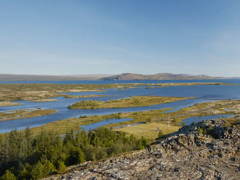 Spektakuläre Ausblicke gibt es auf unserer Naturerlebnis-Studienreise nach Island sicher viele. Im Thingvellir-Nationalpark (UNESCO-Welterbe) erwartet uns geologische und  historische Geschichte.