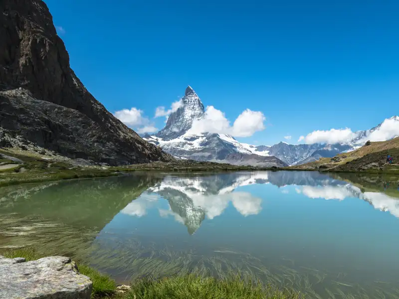 Auf dem Programm dieser acht- bzw. zehntägigen Studienreise durch die Schweizer Bergwelt stehen faszinierende Landschaftserlebnisse. Hier spiegelt sich das Matterhorn im Stellisee.
