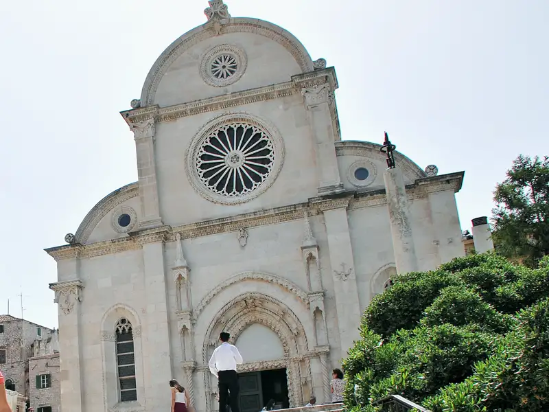 Auf unserer umfassenden Studienreise durch Kroatien besuchen wir in Sibenik die Kathedrale des heiligen Jakob.