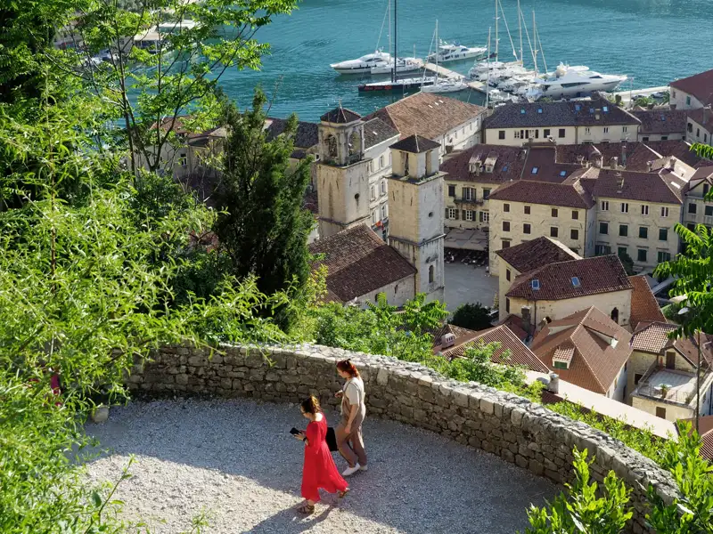 Die beeindruckende Bucht von Kotor (UNESCO-Welterbe): einer der Höhepunkte unserer achttägigen Studienreise durch Montenegro.