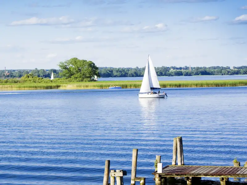 Die Region Masuren in Nordpolen ist geprägt von zahlreichen verträumten Seen, die wir auf unserer achttägigen Studienreise kennenlernen. Hier im Bild der Niegocin-See.