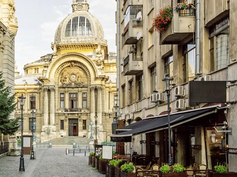 Auf unserer Studienreise durch Rumänien erkunden wir auch die Hauptstadt Bukarest, wie hier den Stadtteil Lipscani.