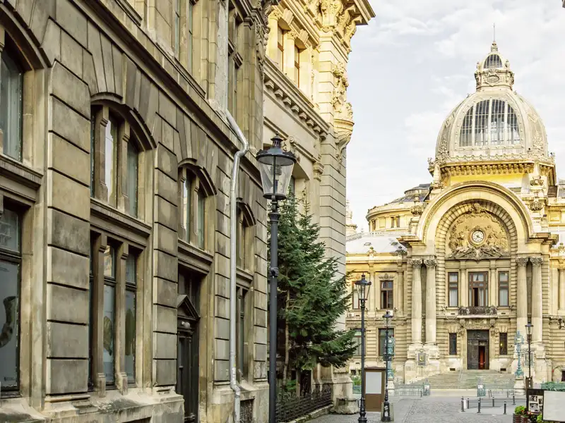 Auf unserer Studienreise durch Rumänien können wir die Hauptstadt Bukarest erkunden, wie hier den Stadtteil Lipscani.