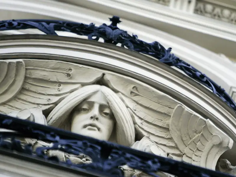 Erleben Sie auf dieser Studiosus-Reise in  Riga, Lettland, auch die herrlichen Fassaden der Jugendstilhäuser, z. B. in der Antoniastraße.