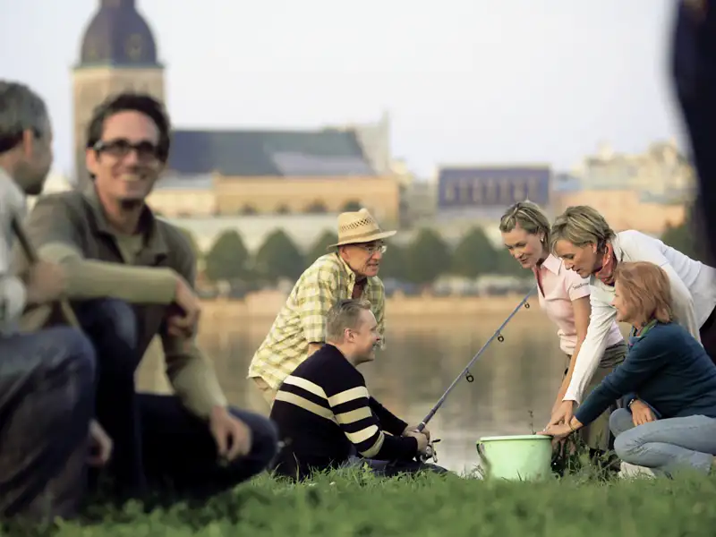 Auf unserer zehntägigen Studienreise durch das Baltikum werden wir viele Impressionen angeln - in schönen Altstädten, an ruhigen Flussufern und in angenehmer Gesellschaft.