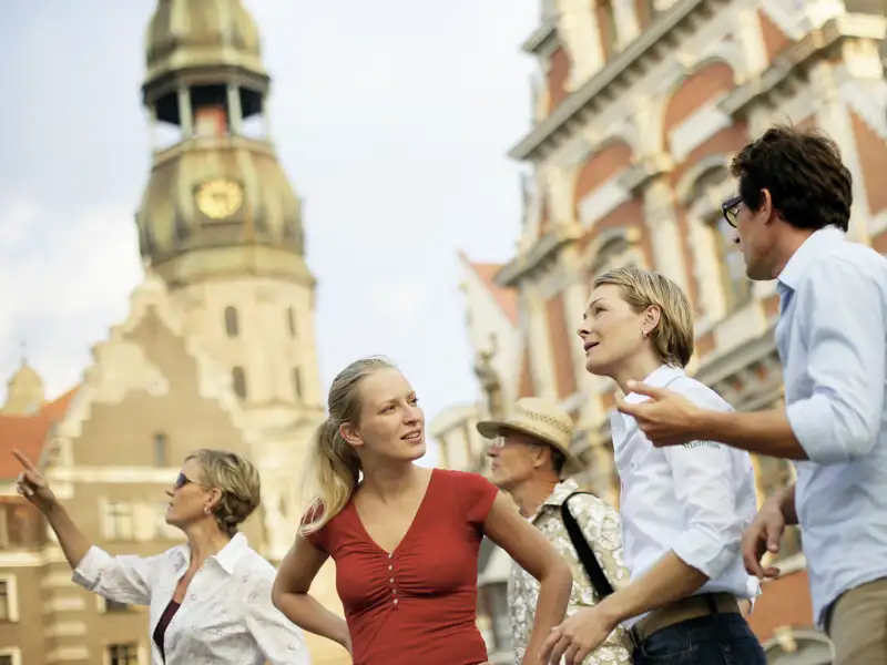 Mit einer Studiosusreise ins Baltikum die Höhepunkte der verschiedenen Länder entdecken, wie z.B. die Rigaer Altstadt mit dem Schwarzhäupterhaus und der Petrikirche.