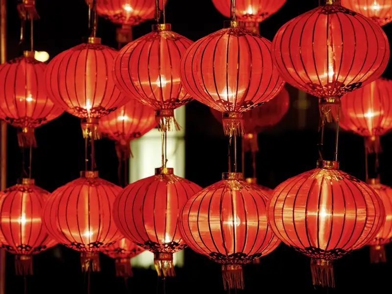 Auf der Familienreise durch Vietnam basteln wir in Hoi An Lampions - ein perfektes Mitbringsel!