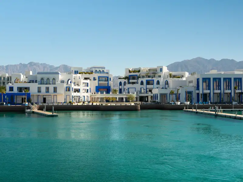 Auf unserer small&smart-Rundreise durch Jordanien übernachten wir unter anderem im Hotel cloud7 in Akaba am Roten Meer.