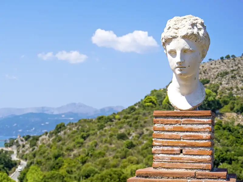 Apollo in Butrint. Wenn Sie möchten, nehmen Sie an unserem Ausflug dorthin teil, im Rahmen unserer Rundreise durch Albanien.