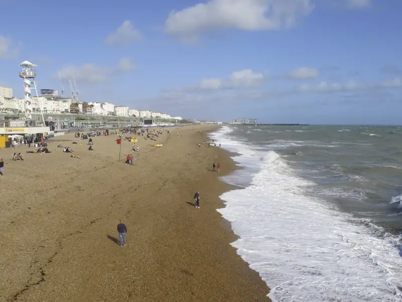 Wir erleben die traditionellen Seebäder Südenglands auf unserer Rundreise mit Muße: Eastbourne, oder hier Brighton.