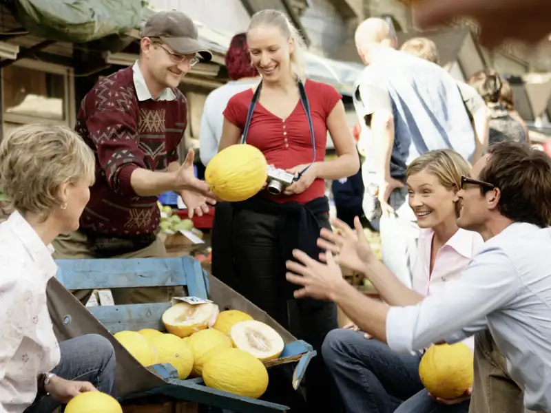 Freuen Sie sich darauf, auf Ihrer Studienreise durch das Baltikum auch typische Märkte zu besuchen. Ihr Studiosus-Reiseleiter kennt die lokalen Spezialitäten und hält auch die ein oder andere Kostprobe parat.