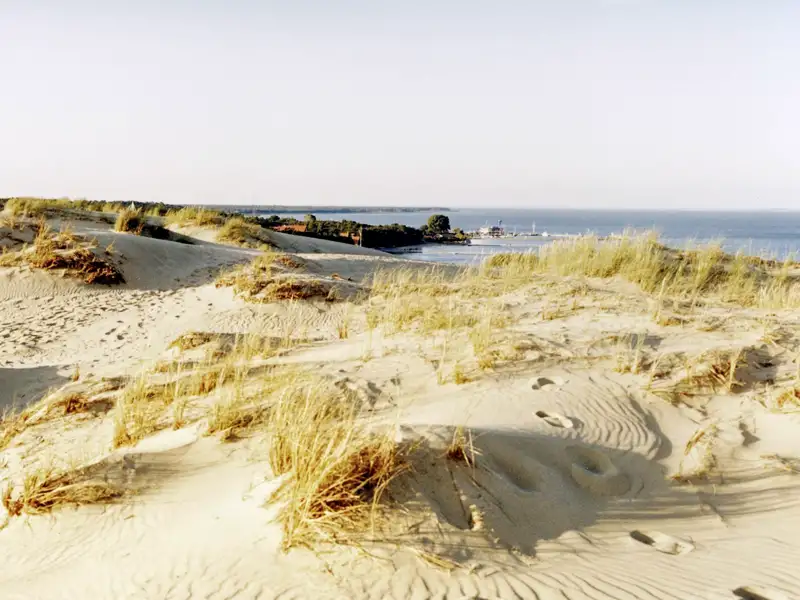 Auf unserer Reise durchs Baltikum setzen wir per Fähre auf die Kurische Nehrung (UNESCO-Welterbe) über und erleben die einzigartige Natur.