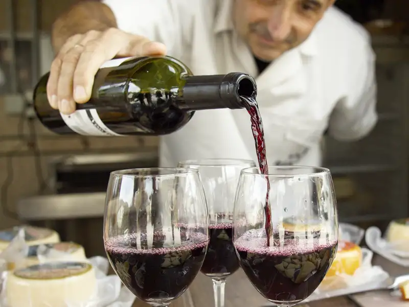 Genießen Sie auf Ihrer Rundreise mit Studiosus auch die regionalen, kulinarischen Köstlichkeiten.