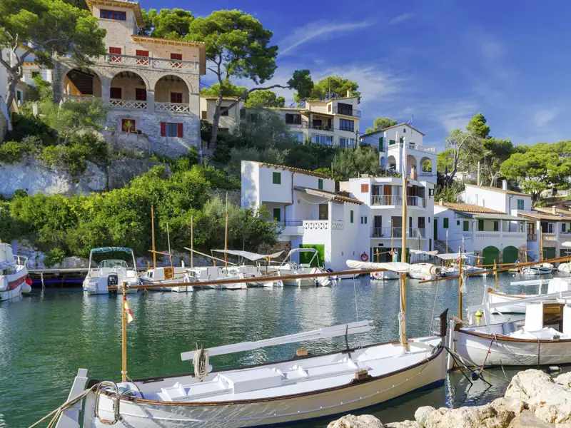 Im malerischen Hafenort Cala Figuera im Südosten Mallorcas - einem der beiden Standorte auf der smart & small-Reise von Studiosus - befindet sich mit dem Boutique-Hotel Port Santanyi der perfekte Rückzugsort.