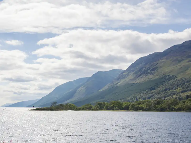 Besuchen Sie mit uns auf unserer Studienreise Loch Ness, den zweitgrößten See Schottlands, und genießen Sie die traumhafte Kulisse umgeben von Bergen und Natur!