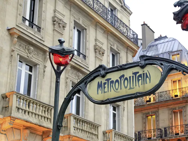 Natürlich fahren wir bei unserer Reise nach Paris auch mit der berühmten Metro, der Pariser Untergrundbahn.