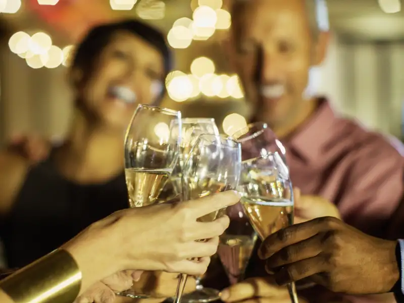 Auf unserer Silvesterreise für Singles und Alleinreisende nach Tirana feiern wir gemeinsam den Jahreswechsel.