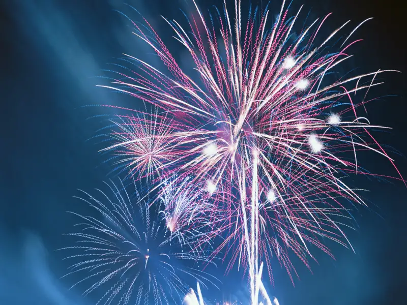 Auch in Warschau begrüßt man vielerorts das neue Jahr mit einem Feuerwerk. Wir feiern Silvester gemeinsam in der Gruppe!