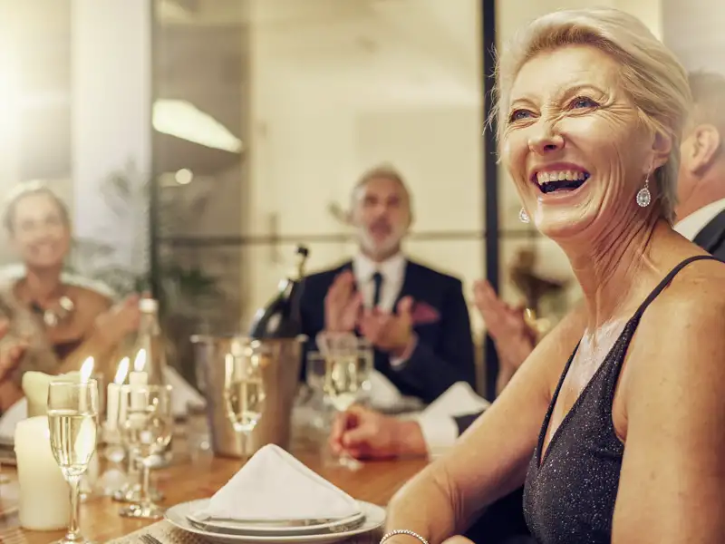 Das besondere an unserer Silvesterreise ist die Gruppenharmonie und die Abende, an denen alle zusammen Spaß haben und bei einem Glas Sekt den Tag ausklingen lassen