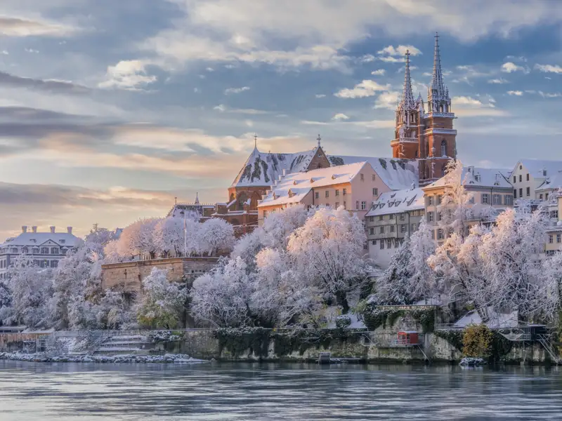 Genießen Sie auf unserer Eventreise die verschneiten Landschaften und die Altstadt von Basel