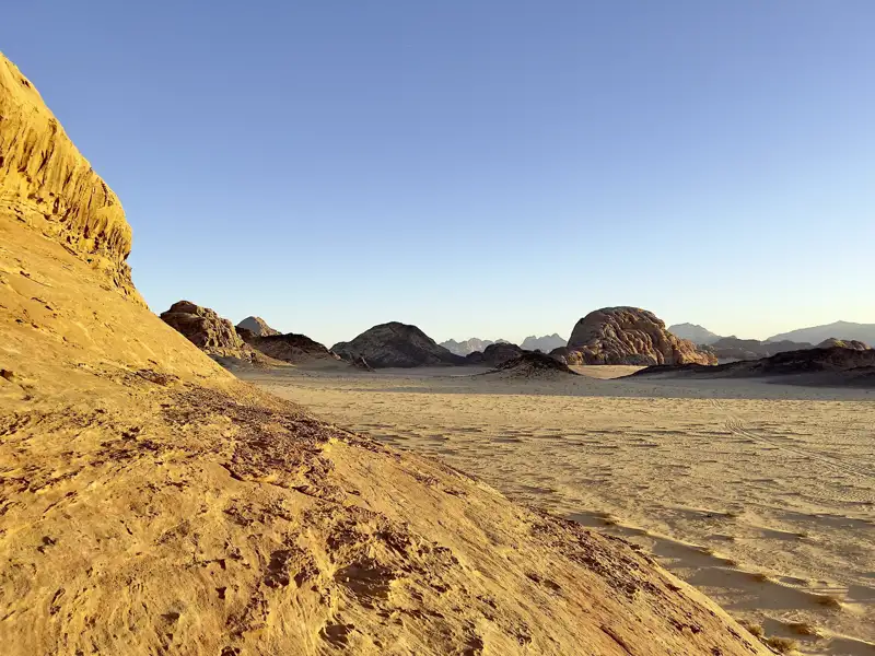 Auf unserer elftägigen Wanderreise durch Jordanien erleben wir auch das Wadi Ram.
