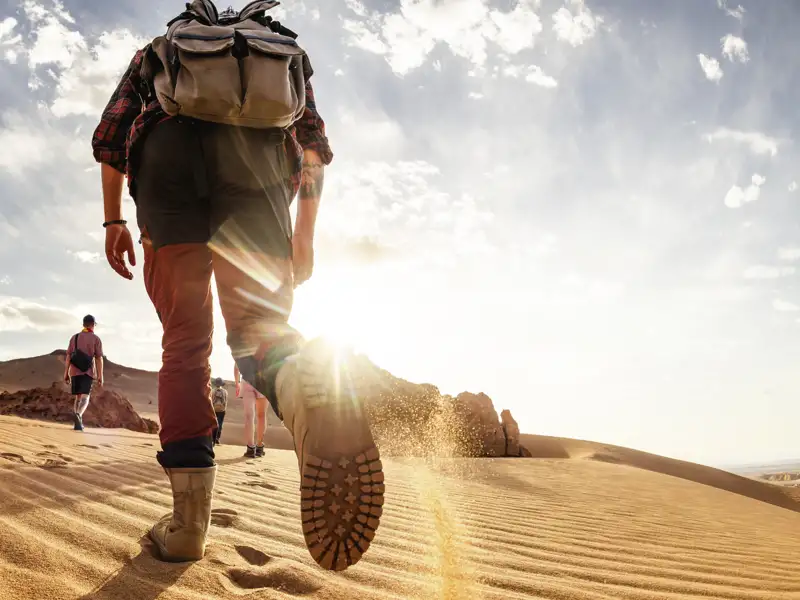 Auch durch die bizarre Wüstenlandschaft des Wadi Ram in Jordanien führt unsere Wanderreise mit Studiosus.