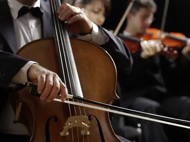 Auf unserer Silvesterreise hören wir uns das Orchester von Helsinki an