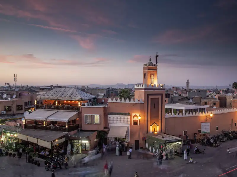 Auf unserer Silvesterreise nach Marrakesch lassen wir die Tage mit der romantischen Stimmung am Abend und den atemberaubenden Flair der Stadt ausklingen