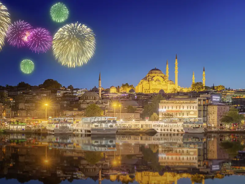 Mit einem farbenfrohen Feuerwerk über der Hagia Sophia starten wir das neue Jahr in Istanbul
