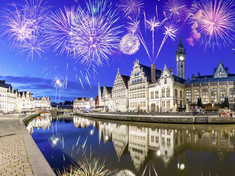 Bestaunen Sie das Feuerwerk über Gent auf ihrer Silvesterreise.