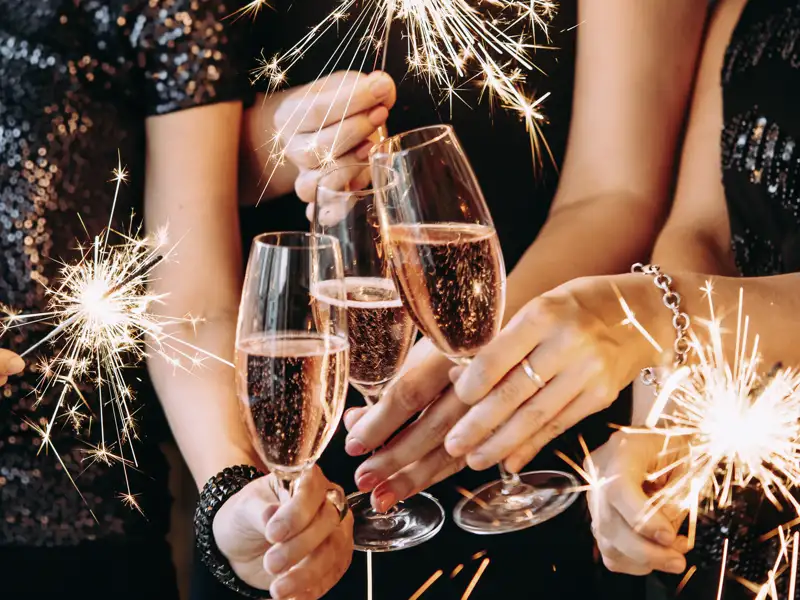 Auf unserer Silvesterreise für  nach Bilbao stoßen wir an Silvester gemeinsam auf das neue Jahr an.