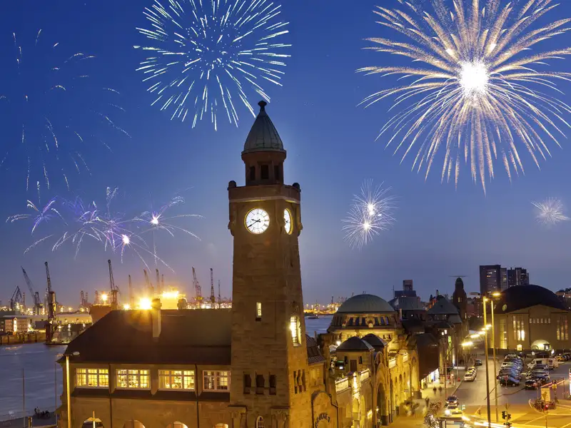 Bestaunen Sie das magische Feuerwerk über Hamburg auf Ihrer Eventreise