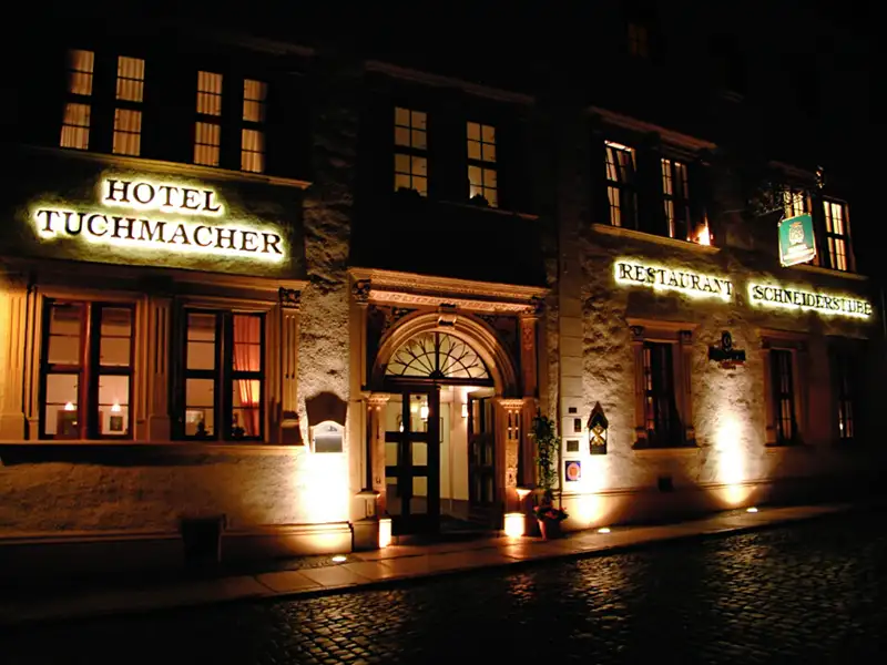 Auf Ihrer Eventreise übernachten Sie im Hotel Tuchmacher mit gotischen Gewölben und bemalten Holzbalkendecken mitten in der Altstadt.