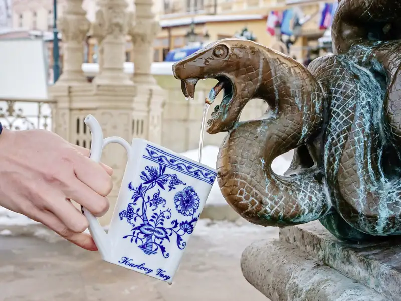 Auf unserer Silvesterreise lassen wir uns das Tasting vom berühmten Heilwasser von Karlsbad nicht entgehen und erfahren mehr über die Geschichte hinter dem heilenden Wasser